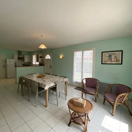 Casa de Férias Lumineuse Avec Jardin, à 500m De La Et Proche Du Centre - - Fr-1-709-51