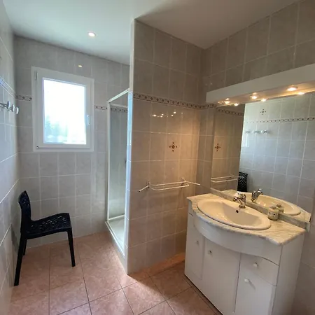 Lumineuse Avec Jardin, à 500m De La Et Proche Du Centre - - Fr-1-709-51 Casa de Férias