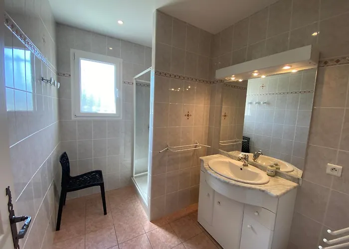 Recente De Plain-pied A Fouras, Proche - Fr-1-709-51 Vakantiehuis