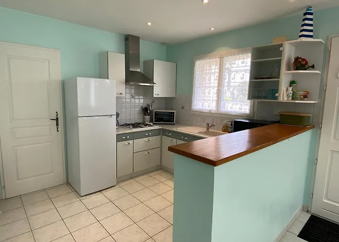 Recente De Plain-pied A Fouras, Proche - Fr-1-709-51 Vakantiehuis *